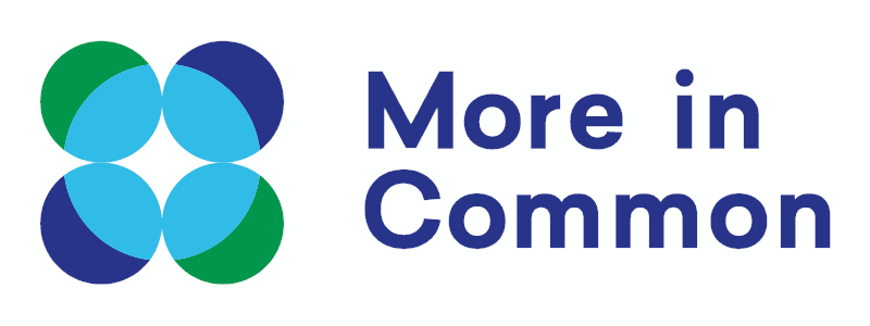Logo mit Text "More in Common"